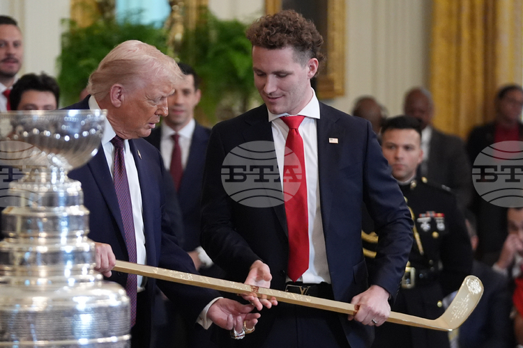 Доналд Тръмп прие в Белия дом хокеистите от националния отбор на САЩ, които спечелиха олимпийското злато в Милано