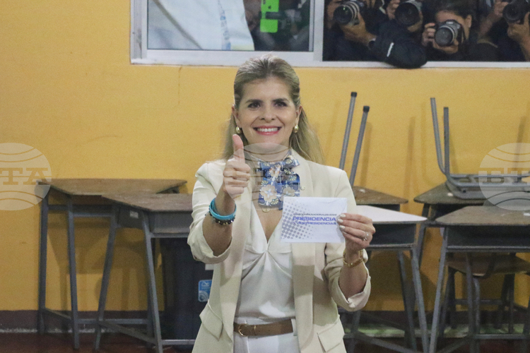 Лаура Фернандес представителка на дясната партия Независим народ спечели президентските