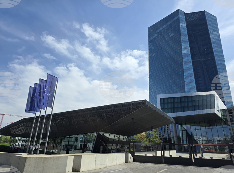 Европейската централна банка ЕЦБ наложи регулярни глоби на френската банка