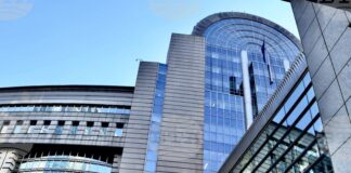 Евродепутати настояват за отлагане на гласуването в ЕП на търговското споразумение със САЩ