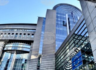 Евродепутати настояват за отлагане на гласуването в ЕП на търговското споразумение със САЩ