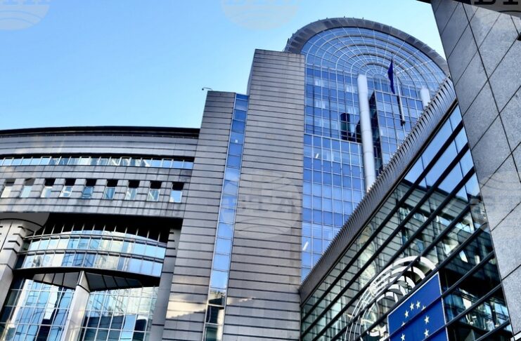 Евродепутати настояват за отлагане на гласуването в ЕП на търговското споразумение със САЩ