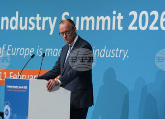 Европа трябва да предприеме решителни действия, за да избегне икономически упадък, предупреди Мерц в Антверпен