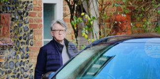 Европейската служба за борба с измамите проучва Питър Манделсън; британското правителство се съгласи да публикува документи, свързани с него