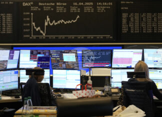 Европейските борси затвориха низходящo в реакция на новите мита на Тръмп