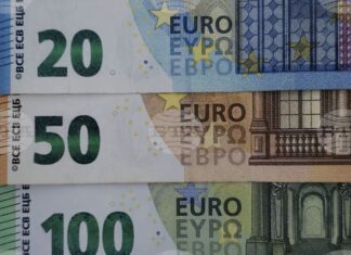 Еврото леко поевтинява спрямо долара в междубанковата търговия във Франкфурт