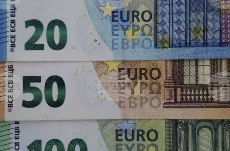 Еврото леко поевтинява спрямо долара в междубанковата търговия във Франкфурт