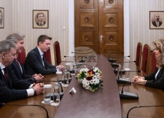 Георги Аврамчев и президентът на Европейската централа по плувни спортове Антонио Жозе Силва проведоха среща с президента на България Илияна Йотова