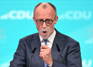 ХДС и ГСДП са в оспорвана надпревара месец преди избори в западна германска провинция