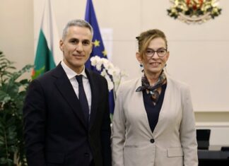 Премиерът Гюров се срещна с посланика на Германия Ирене Планк