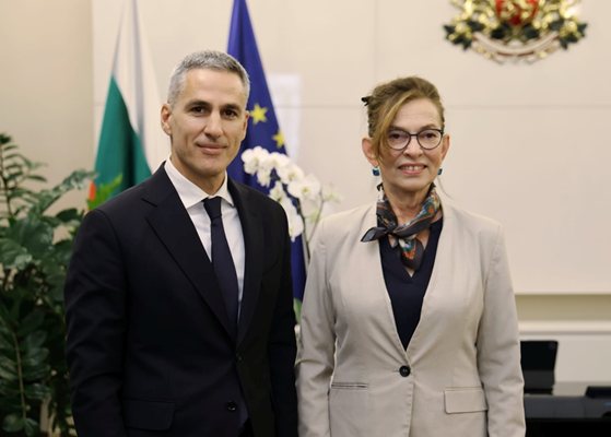 Премиерът Гюров се срещна с посланика на Германия Ирене Планк