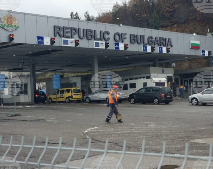 Интензивно е движението за товарни автомобили на изход на граничните пунктове "Капитан Андреево", "Лесово" и ''Калотина''