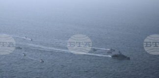 Иран изстреля ракети при учения в Ормузкия проток на фона на започналия в Женева нов кръг преговори със САЩ