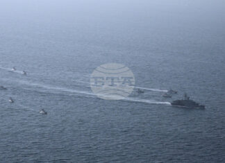 Иран изстреля ракети при учения в Ормузкия проток на фона на започналия в Женева нов кръг преговори със САЩ