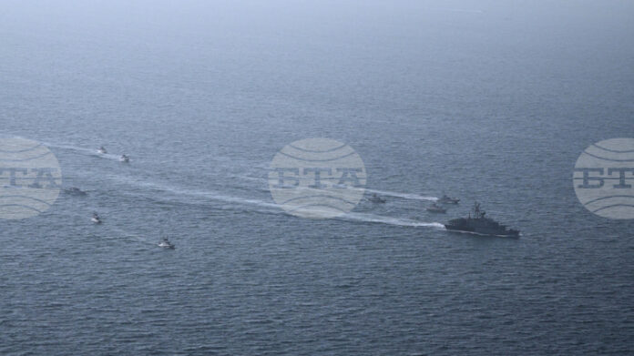 Иран изстреля ракети при учения в Ормузкия проток на фона Иран изстреля ракети при учения в Ормузкия проток на фона на започналия в Женева нов кръг преговори със САЩ