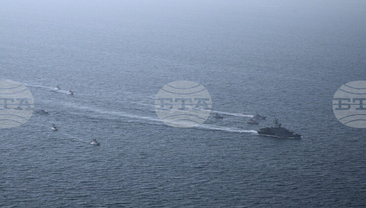 Иран изстреля ракети при учения в Ормузкия проток на фона на започналия в Женева нов кръг преговори със САЩ