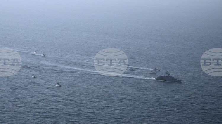 Иран изстреля ракети при учения в Ормузкия проток на фона на започналия в Женева нов кръг преговори със САЩ