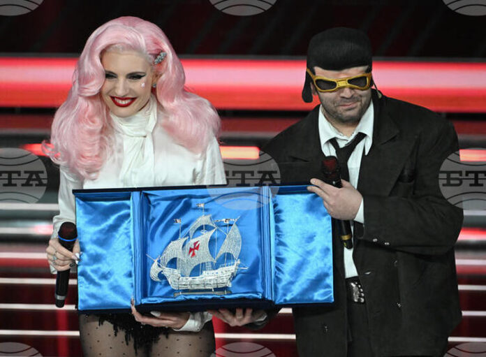 Италианската изпълнителка Дитонелапиага е големият победител в конкурса за най-добър дуетен кавър на фестивала в Сан Ремо