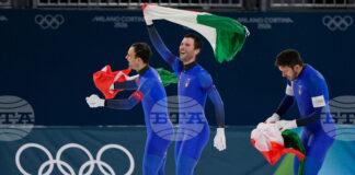 Италия е олимпийски шампион в отборното преследване на бързо пързаляне с кънки на Игрите в Милано