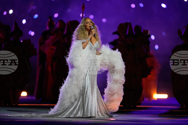 Изпълнението на Марая Кери на откриването на Олимпиадата в Милано получи овации, но и породи много въпроси