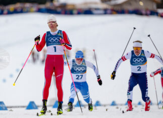 Йоханес Клаебо спечели олимпийската титла в спринта на 1.6 километра от турнира по ски бягане, норвежецът е само на една от абсолютния рекорд