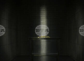 Китай между традицията и рекордните пазари - цената на златото привлича жителите на страната пред машини, обменящи бижута срещу пари в брой