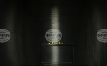 Китай между традицията и рекордните пазари - цената на златото привлича жителите на страната пред машини, обменящи бижута срещу пари в брой