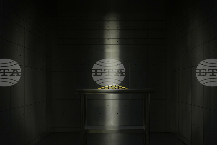 Китай между традицията и рекордните пазари - цената на златото привлича жителите на страната пред машини, обменящи бижута срещу пари в брой