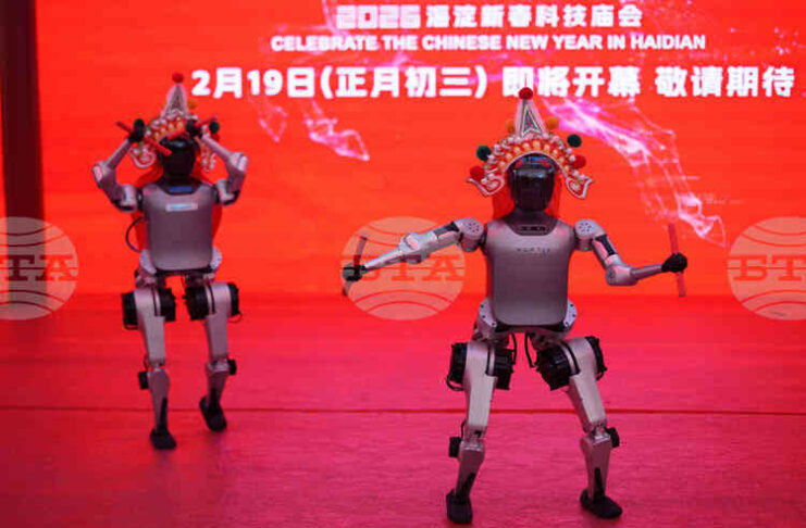 Китай посрещна годината на Коня с голяма гала и роботи