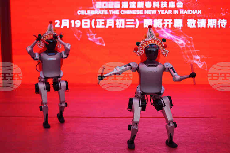 Китай отпразнува Нова година с танцуващи роботи и разнообразни шоу