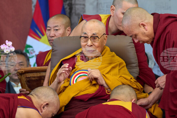 Китай разкритикува решението да се присъди наградата "Грами" на Далай Китай разкритикува решението да се присъди наградата "Грами" на Далай Лама