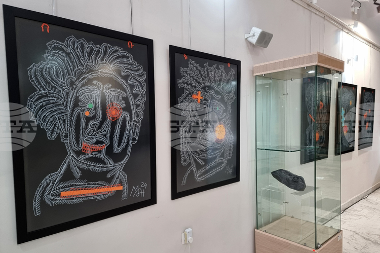 Кураторският проект „Маска” представят в Ямбол професор Моника Попова и Методи Попов