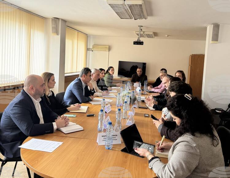 КЗК включва пазара на плодове и зеленчуци в секторния анализ на храните