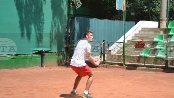 Леонид Шейнгезихт приключи участието си на полуфиналите на двойки на Леонид Шейнгезихт приключи участието си на полуфиналите на двойки на турнир по тенис в Испания