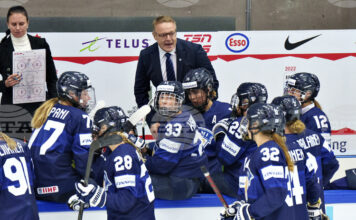 Мачът от олимпийския женски хокеен турнир между Канада и Финландия бе отложен със седмица
