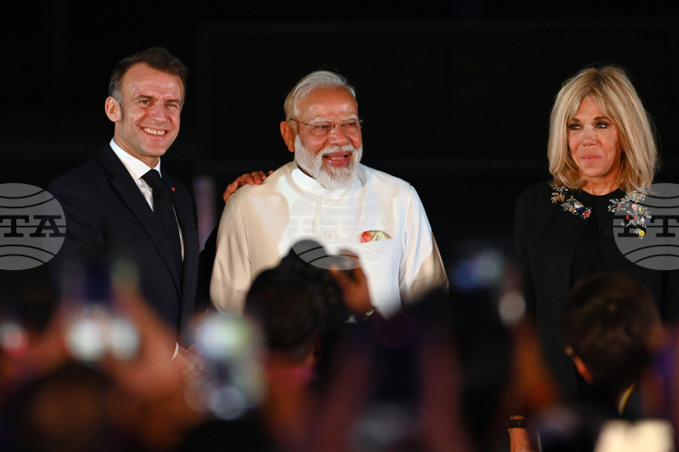 Френският президент Еманюел Макрон и неговата съпруга Брижит завършиха официалната