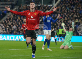 Манчестър Юнайтед не може да изпусне третото или четвъртото място във Висшата лига, сигурни са анализатори на Sky Sports