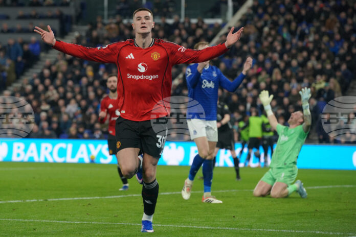 Манчестър Юнайтед не може да изпусне третото или четвъртото място във Висшата лига, сигурни са анализатори на Sky Sports