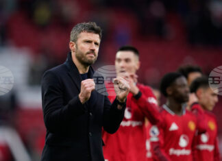 Мениджърът на Манчестър Юнайтед Майкъл Карик се надява да помогне за подстригването на известен фен на отбора