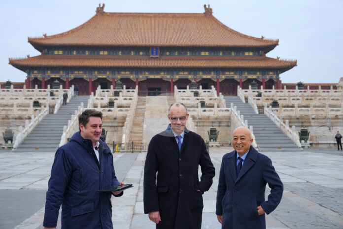 Мерц посети Забранения град в Пекин в края на визитата си в Китай