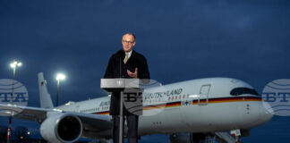 Мерц пристигна в Пекин на първото си официално посещение в Китай като канцлер на Германия