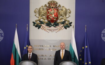 Как и защо кабинетът „Желязков“ се опитва да натопи кабинета „Гюров“ Росен Желязков и Андрей Гюров