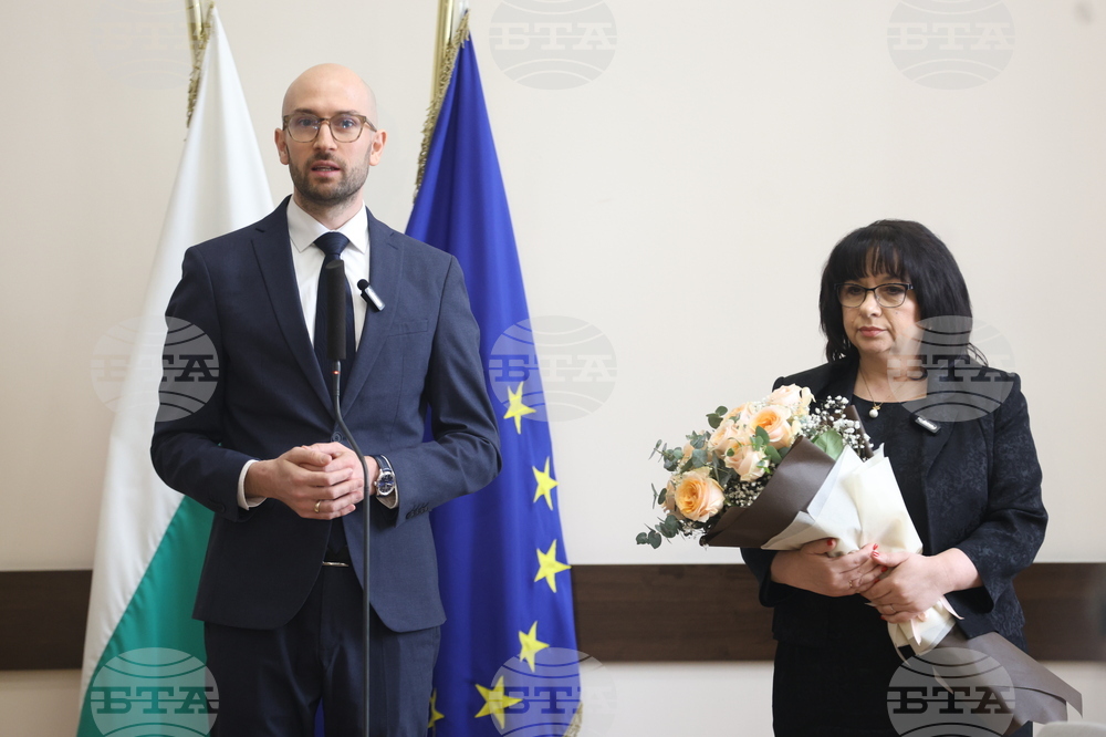 Служебният министър на финансите Георги Клисурски приема поста от бившия министър Теменужка Петкова