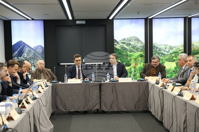 Как отново да станем девет милиона в България, обсъдиха експерти на дискусия, организирана от „Продължаваме промяната“