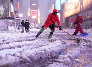 Милиони хора в североизточната част на САЩ бяха блокирани по домовете си заради обилни снеговалежи
