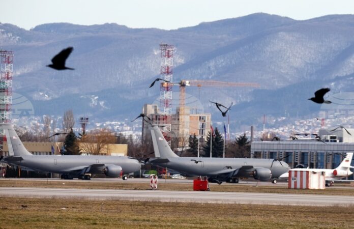 Министерството на отбраната ни информира, че предстои обучение, каза президентът Йотова за американските военни самолети на летището в София