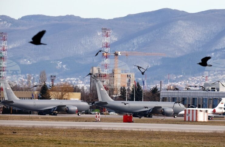 Министерството на отбраната ни информира, че предстои обучение, каза президентът Йотова за американските военни самолети на летището в София