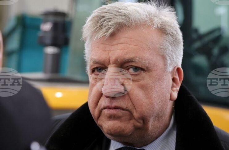 Министрите след Борислав Сандов са опитвали да прекратят споразумението с „Национална агенция за контрол на защитените територии“ , каза Манол Генов