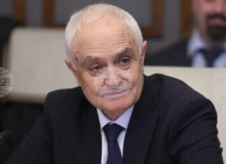 Модернизацията на Българската армия не е спряла, но в удължения бюджет няма средства за заплащане на текущите проекти, каза Атанас Запрянов Модернизацията на Българската армия не е спряла, но в удължения бюджет няма средства за заплащане на текущите проекти, каза Атанас Запрянов