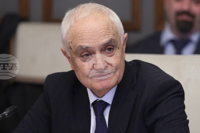 Модернизацията на Българската армия не е спряла, но в удължения Модернизацията на Българската армия не е спряла, но в удължения бюджет няма средства за заплащане на текущите проекти, каза Атанас Запрянов